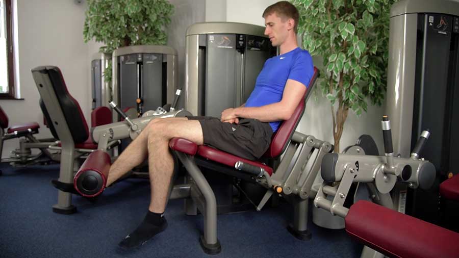 Isometric holds on the leg extension machine for knee tendonitis